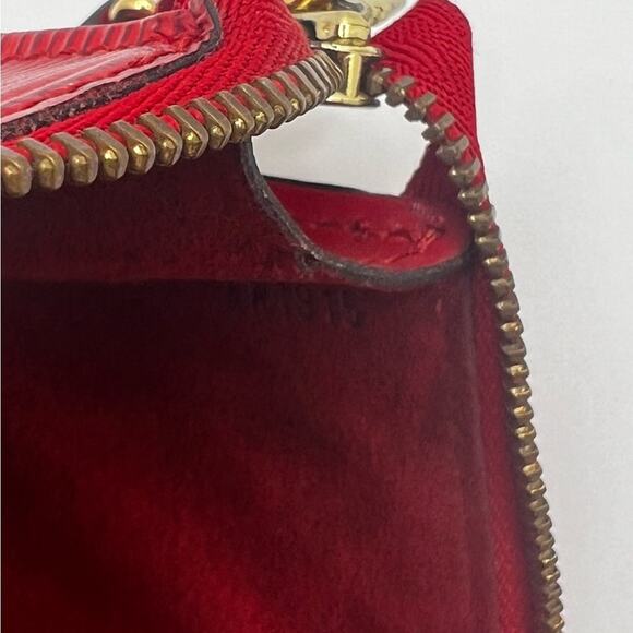 GUC Louis Vuitton Red Epi Pochette - Picture 9 of 9